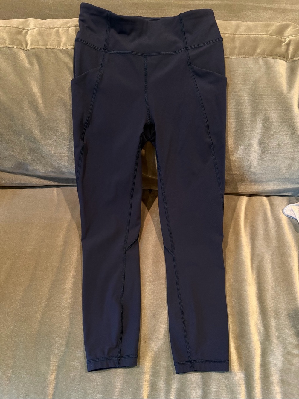 Lululemon Navy Cropped Size 6 High-Waist Leggings